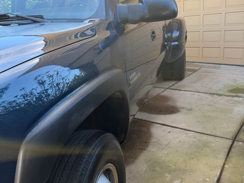 Used 2005 GMC Sierra 3500 SLE w/ Heavy-Duty Power Package image 2