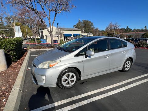 Used 2012 Toyota Prius Three image 2
