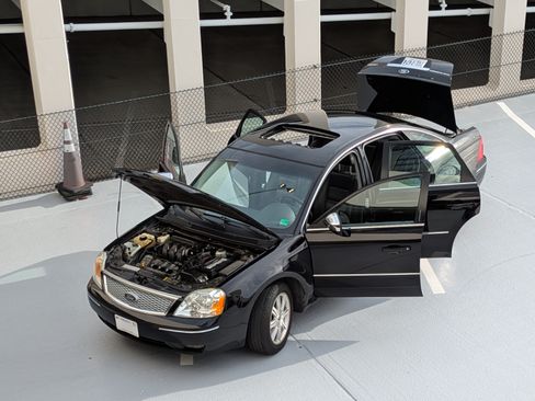 Used 2005 Ford Five Hundred Limited image 8