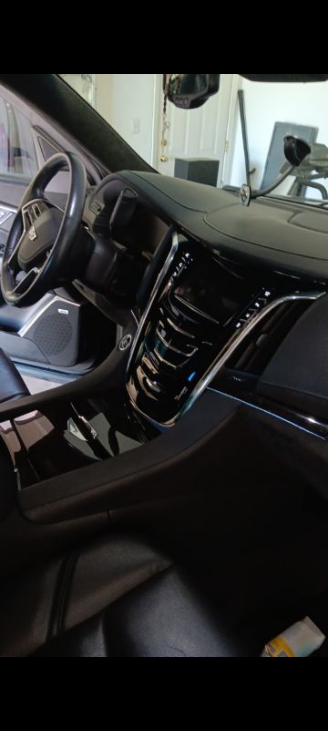 Used 2015 Cadillac Escalade Platinum AWD/4WD image 4