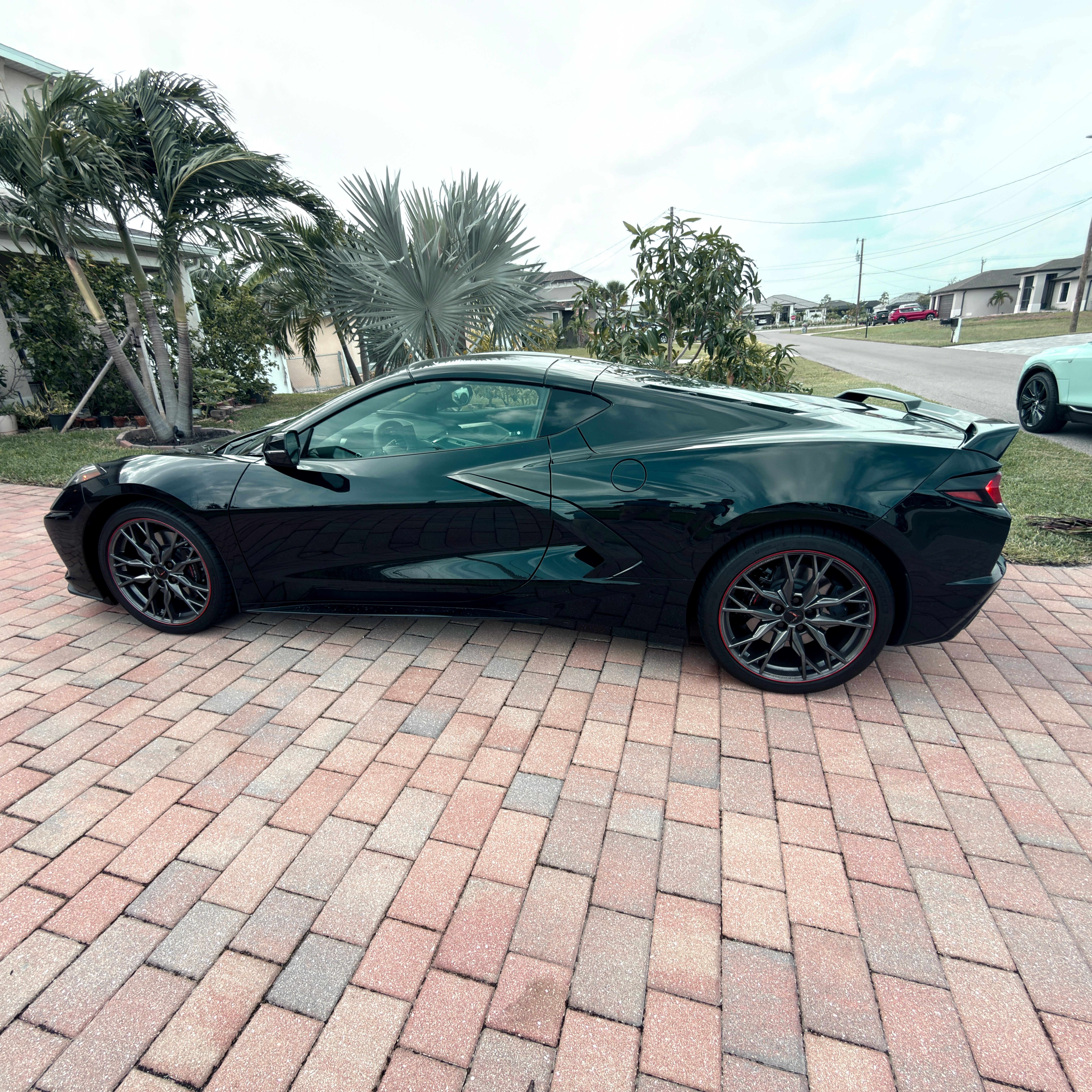 Used 2024 Chevrolet Corvette Stingray Preferred Cpe w/ Z51 Performance Package RWD image 2