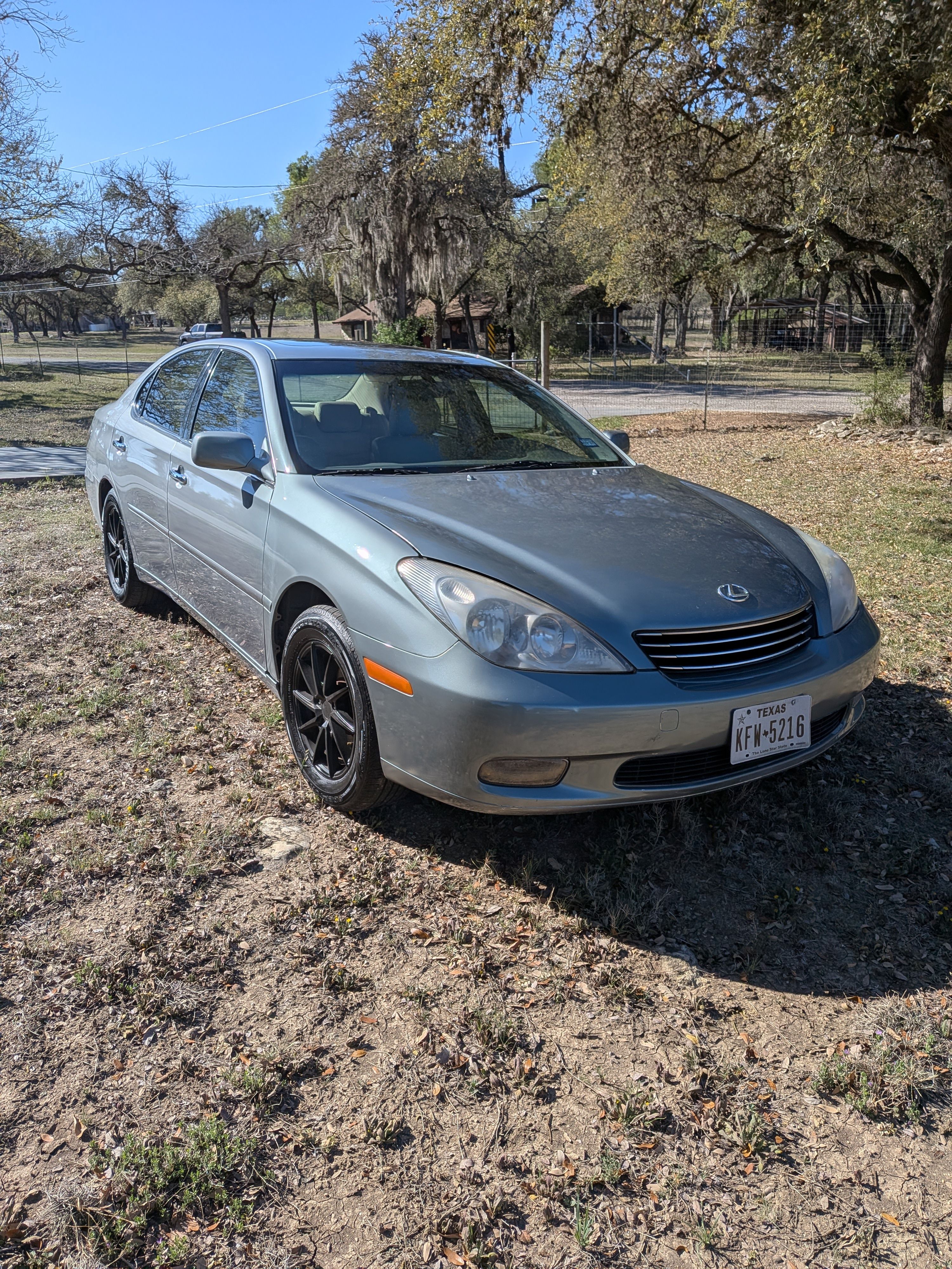 Used 2004 Lexus ES 330 FWD image 1
