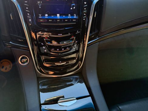 Used 2019 Cadillac Escalade Platinum image 19