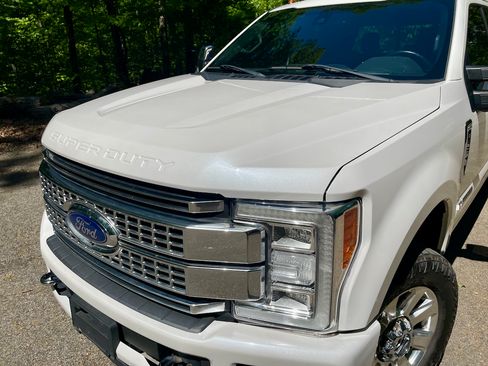 Used 2019 Ford F250 Platinum w/ Platinum Ultimate Package AWD/4WD image 2