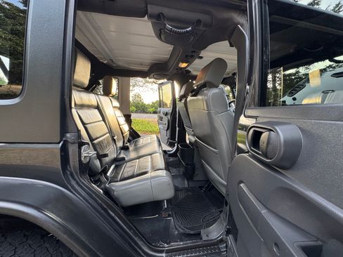 Used 2010 Jeep Wrangler Unlimited Rubicon w/ Dual Top Group AWD/4WD image 26