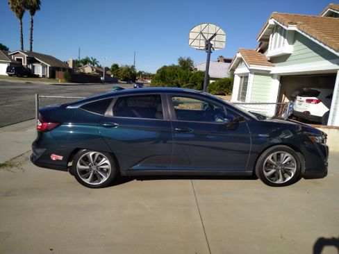 Used 2018 Honda Clarity Plug-In Hybrid image 1