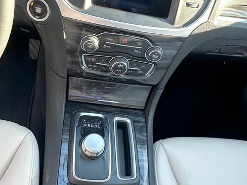 Used 2022 Chrysler 300 Touring L w/ Popular Equipment Group image 5