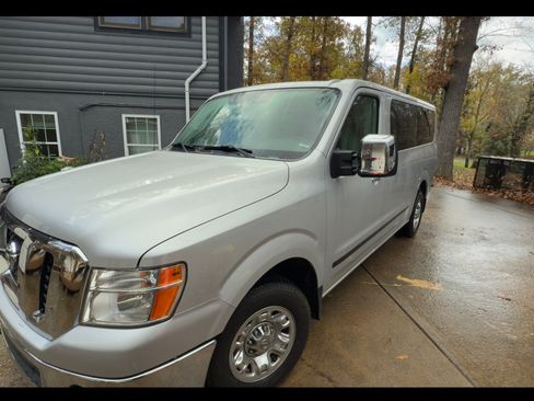Used 2019 Nissan NV 3500 SL image 4