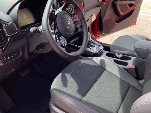 Used 2025 Kia Soul GT-Line w/ GT-Line Technology Package FWD image 13