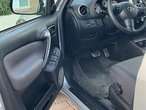 Used 2005 Toyota RAV4 2WD image 10