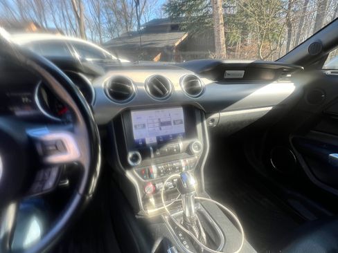 Used 2021 Ford Mustang Premium image 8