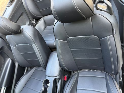 Used 2016 Ford Mustang Convertible RWD image 9
