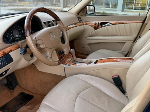 Used 2007 Mercedes-Benz E 550 4MATIC Sedan image 12