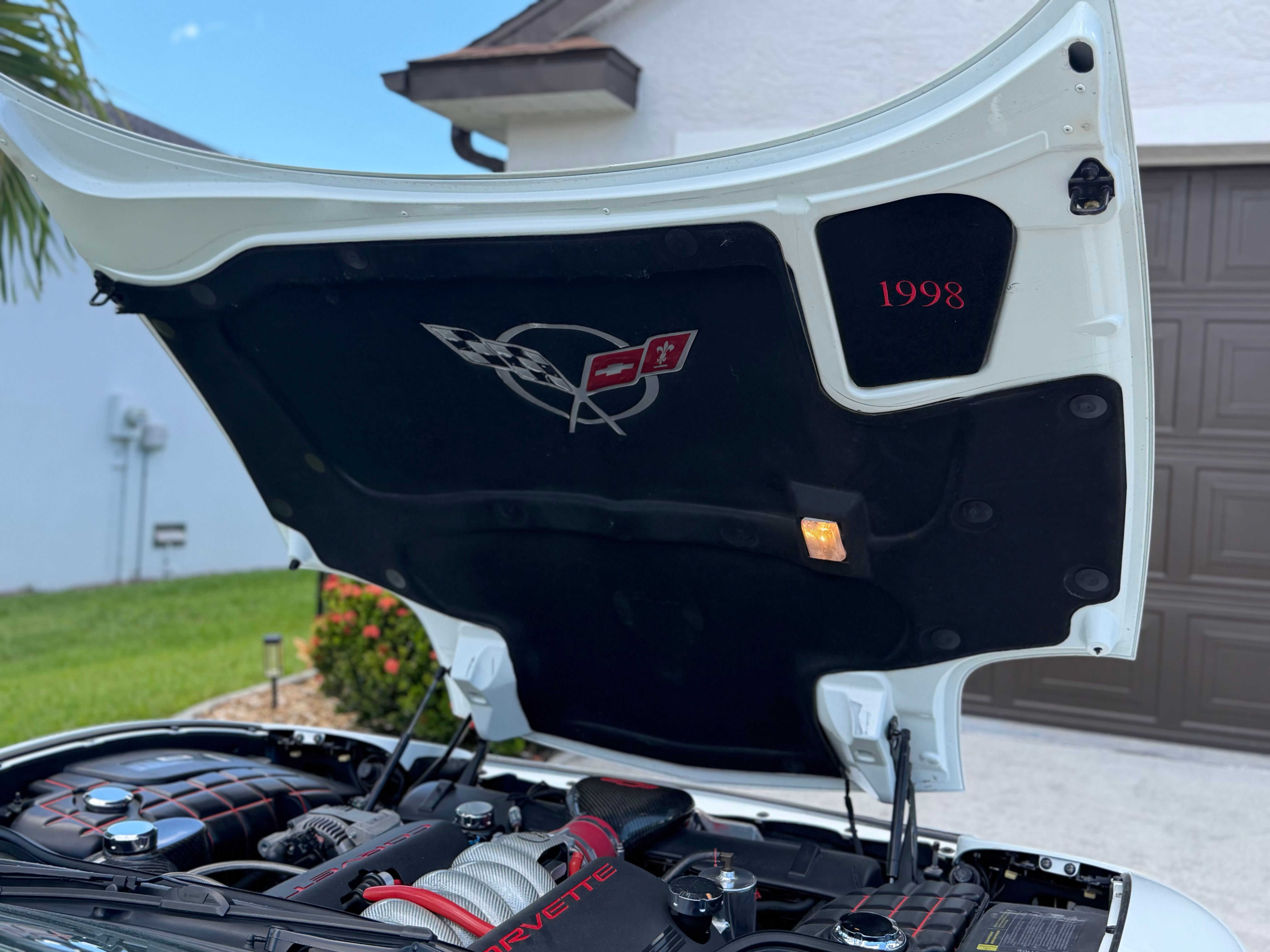 Used 1998 Chevrolet Corvette Coupe w/ Roof Pkg RWD image 11