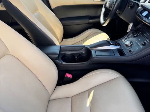 Used 2015 Lexus CT 200h w/ Navigation Package image 8