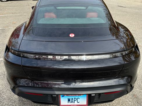 Used 2020 Porsche Taycan 4S image 4