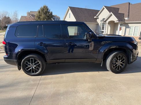 Used 2025 Lexus GX 550 w/ Cold Area Package image 5