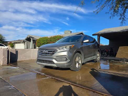 Used 2018 Hyundai Santa Fe Sport image 2