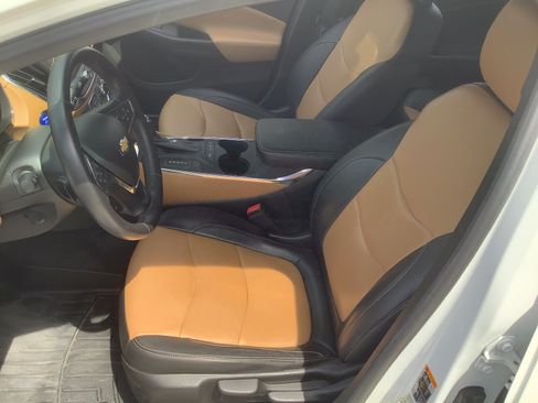 Used 2017 Chevrolet Volt Premier w/ Driver Confidence Package FWD image 22