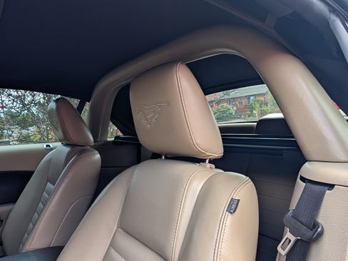 Used 2005 Ford Mustang GT Premium image 17