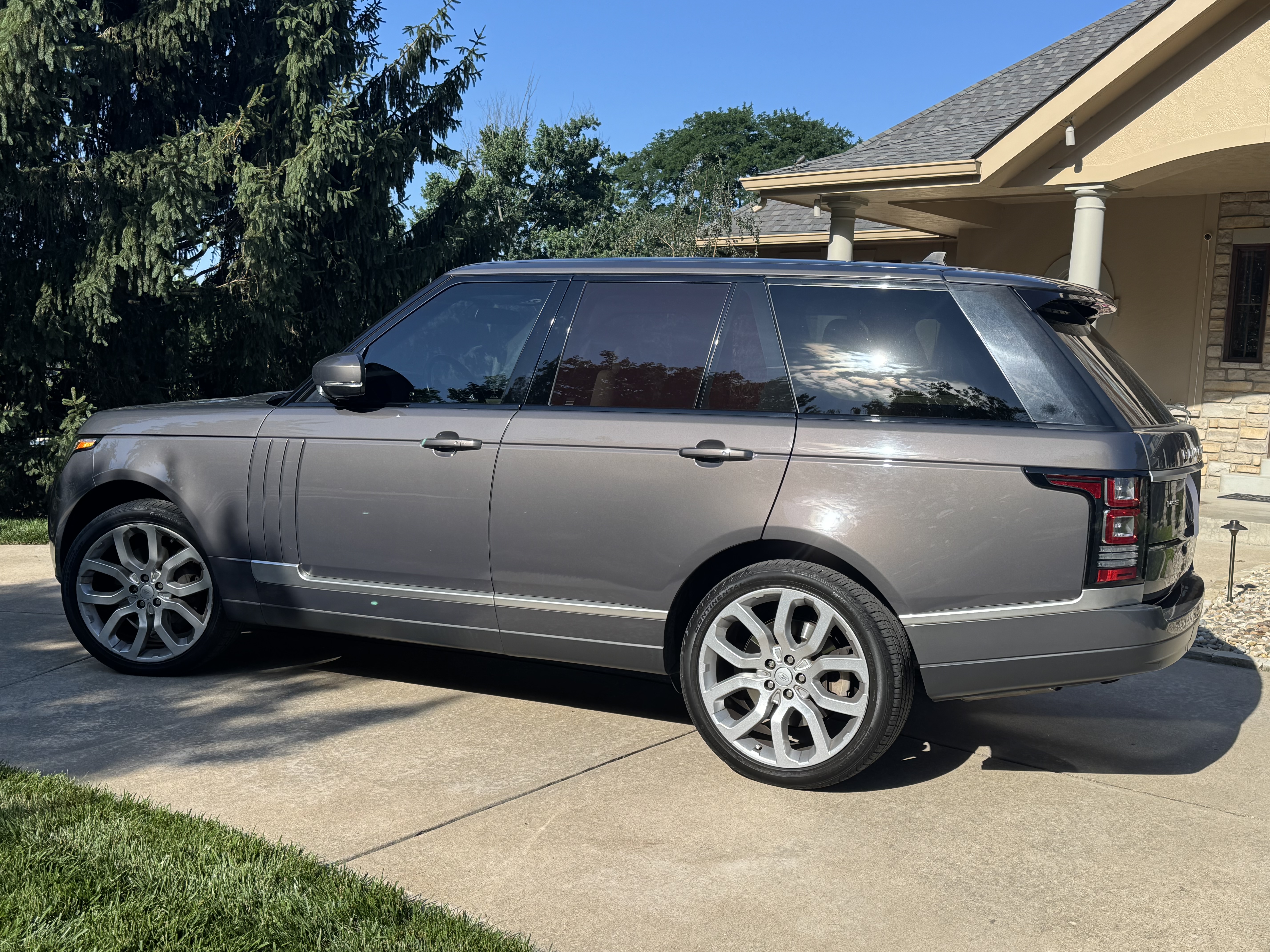 Used 2016 Land Rover Range Rover HSE AWD/4WD image 1