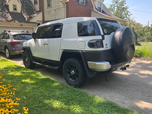 Used 2013 Toyota FJ Cruiser 4WD w/ Upgrade Pkg image 4