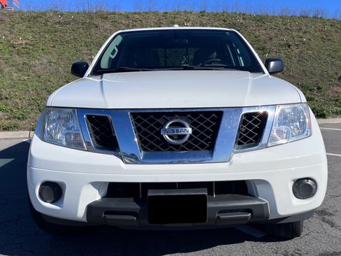 Used 2014 Nissan Frontier SV image 5