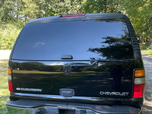 Used 2005 Chevrolet Suburban 2500 w/ Suspension Package, Autoride AWD/4WD image 6