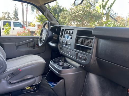 Used 2017 Chevrolet Express 3500 LS image 2