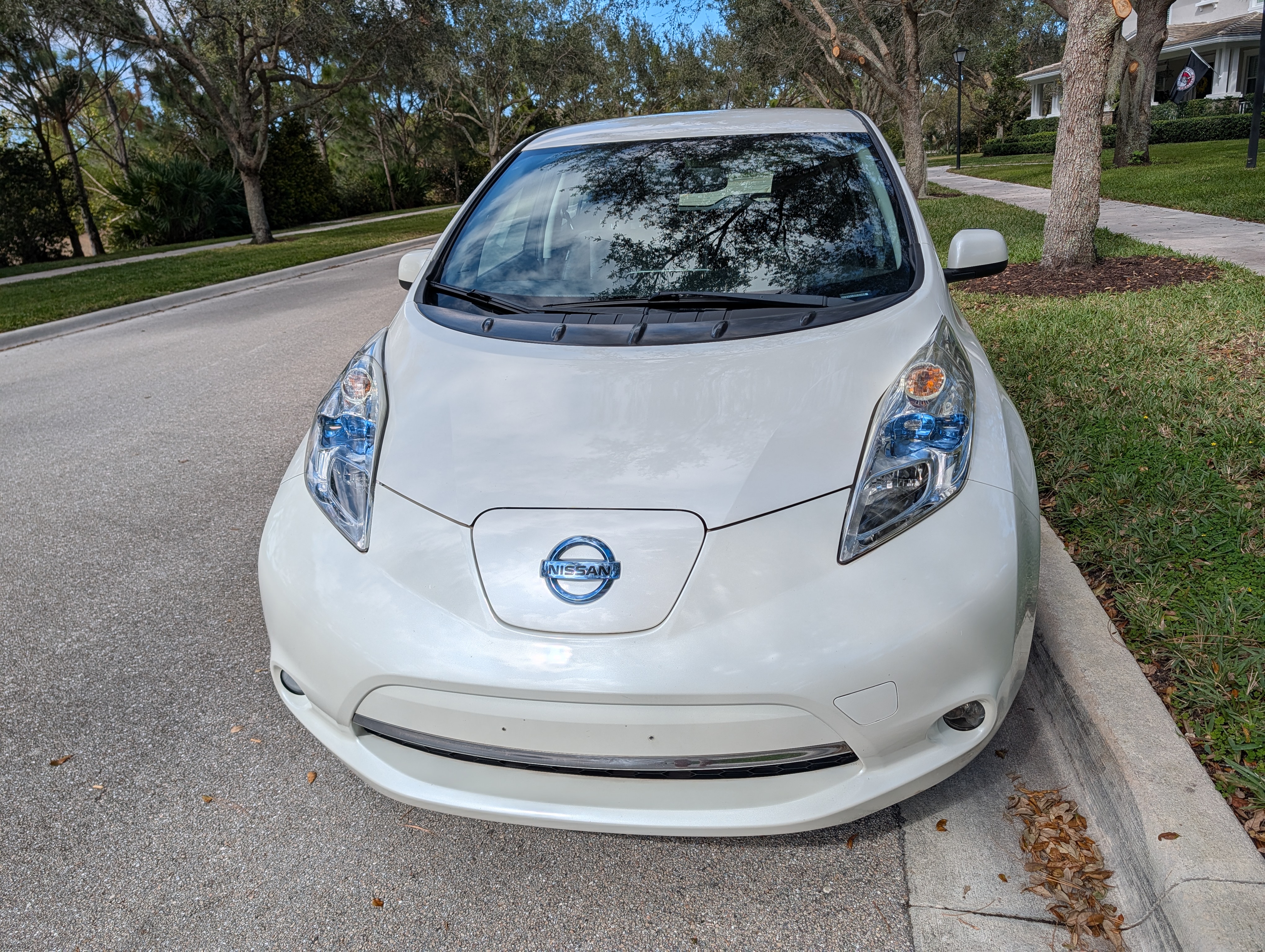 Used 2015 Nissan Leaf SL FWD image 6