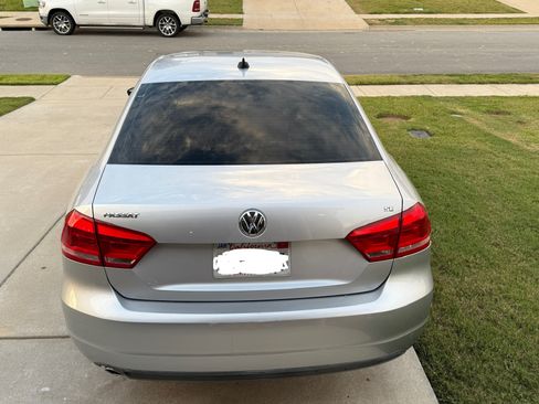 Used 2012 Volkswagen Passat 2.5 SE FWD image 2