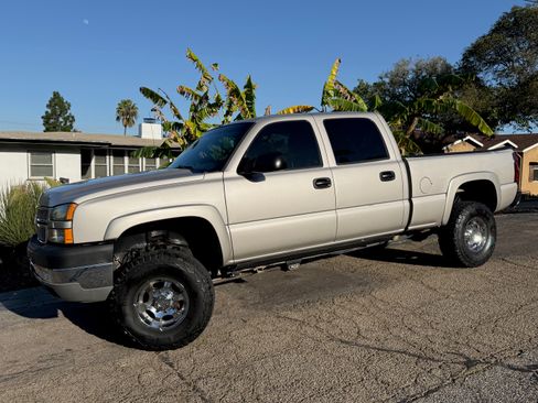 Used 2005 Chevrolet Silverado 2500 LS w/ Heavy-Duty Power Package image 1