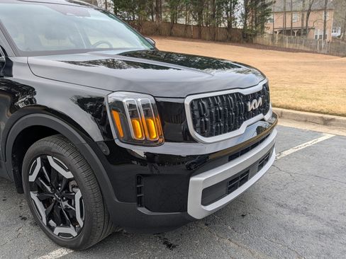 Used 2024 Kia Telluride EX w/ EX Captain's Chair Package image 4