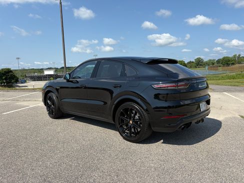 Used 2021 Porsche Cayenne Turbo S AWD/4WD image 9