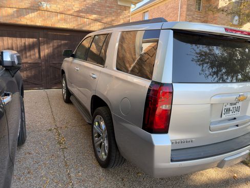 Used 2019 Chevrolet Tahoe LT w/ Luxury Package RWD image 5