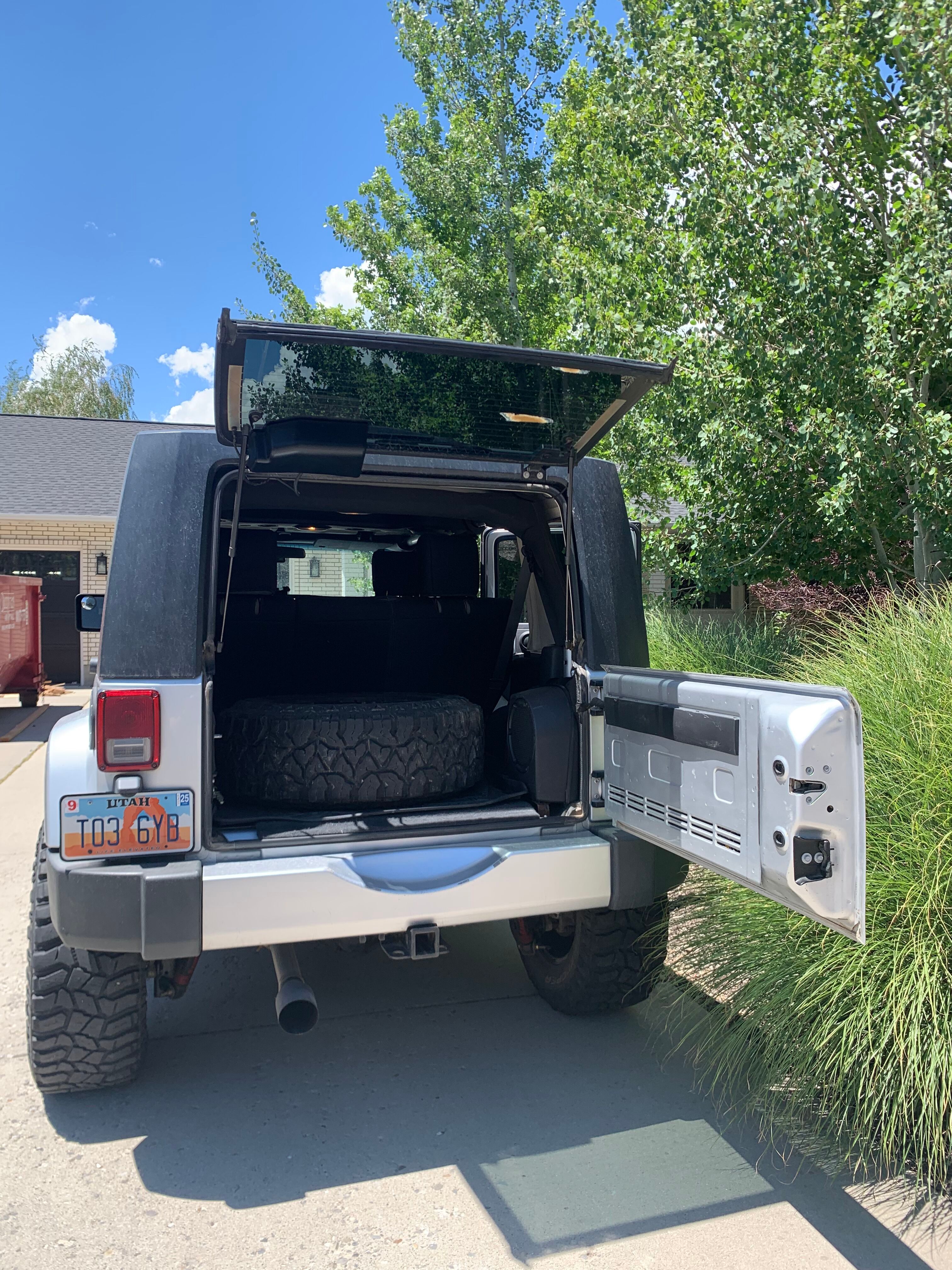 Used 2008 Jeep Wrangler Unlimited Sahara w/ Dual Top Group AWD/4WD image 15