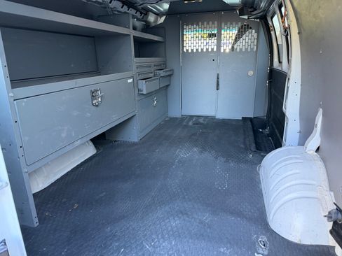 Used 2017 Chevrolet Express 2500 image 9