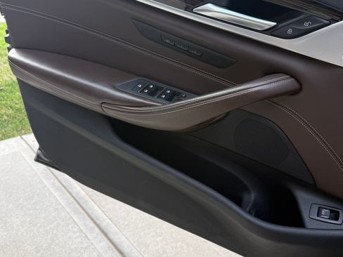 Used 2020 BMW 530i xDrive w/ M Sport Package image 9