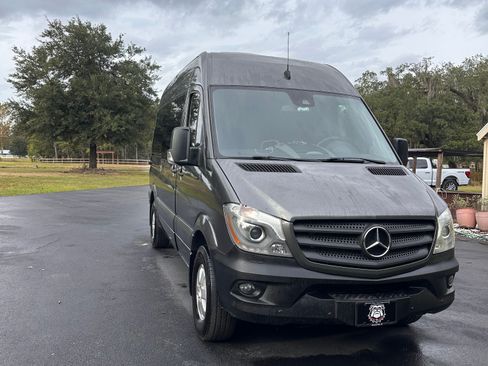 Used 2018 Mercedes-Benz Sprinter 2500 image 2