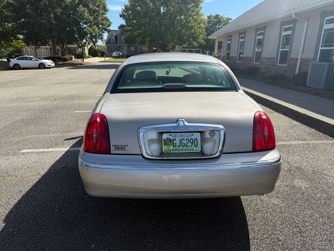 Used 2001 Lincoln Town Car Executive image 5