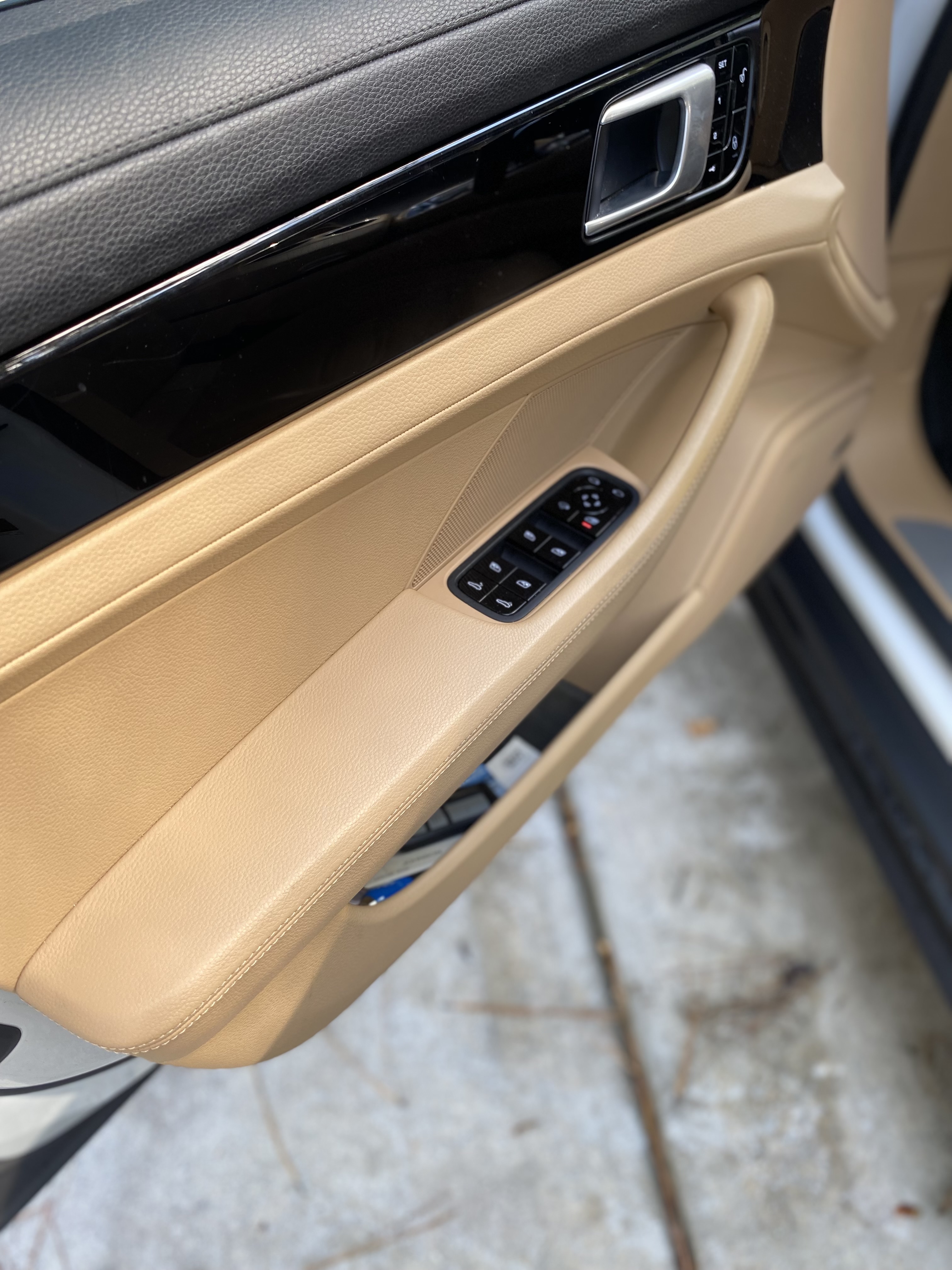 Used 2018 Porsche Panamera 4 AWD/4WD image 19