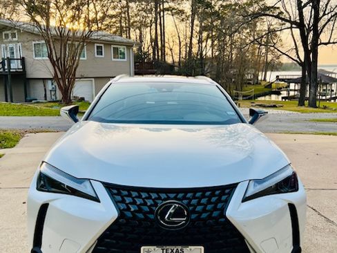 Used 2023 Lexus UX 250h AWD w/ Accessory Package (Z1) image 2
