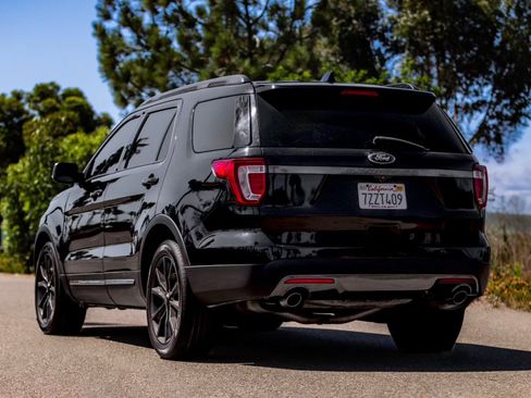 Used 2017 Ford Explorer XLT w/ Equipment Group 202A image 10