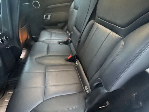 Used 2020 Land Rover Discovery HSE image 23