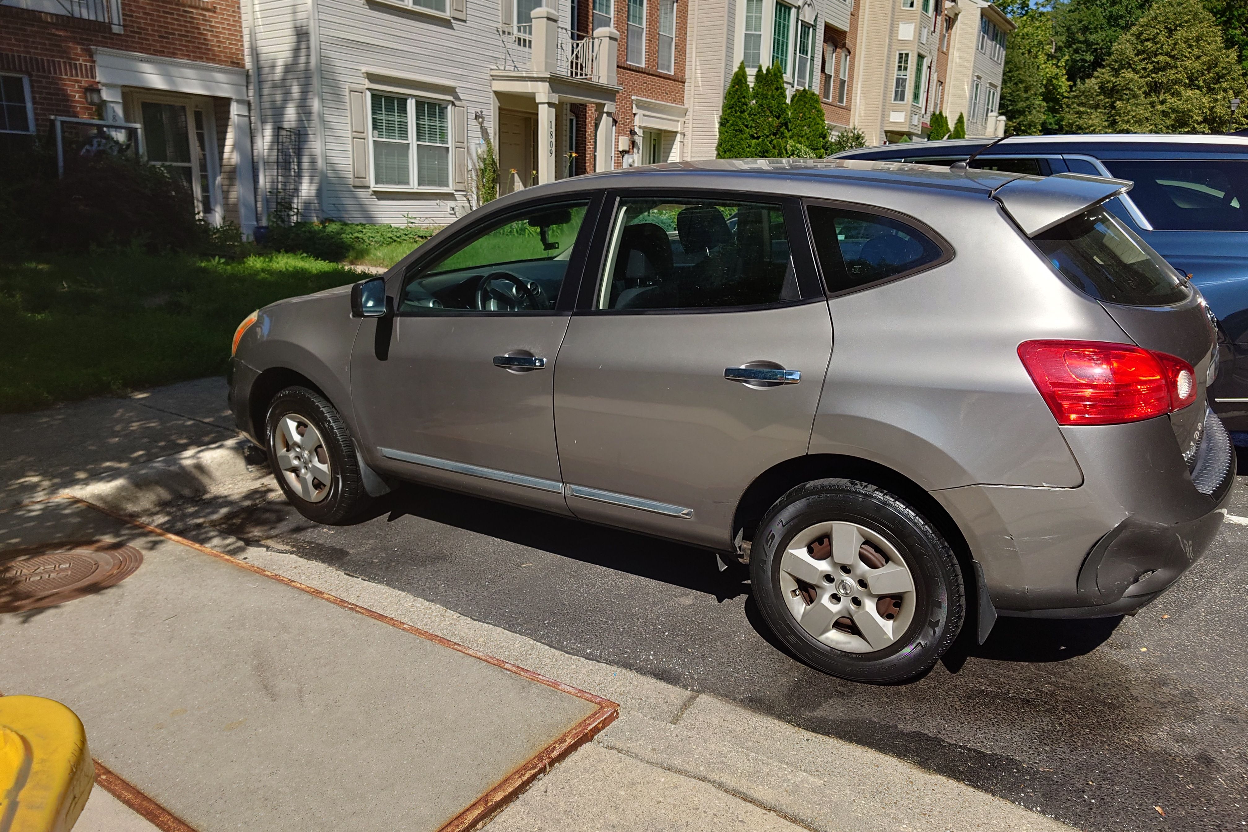 Used 2011 Nissan Rogue S AWD/4WD image 1