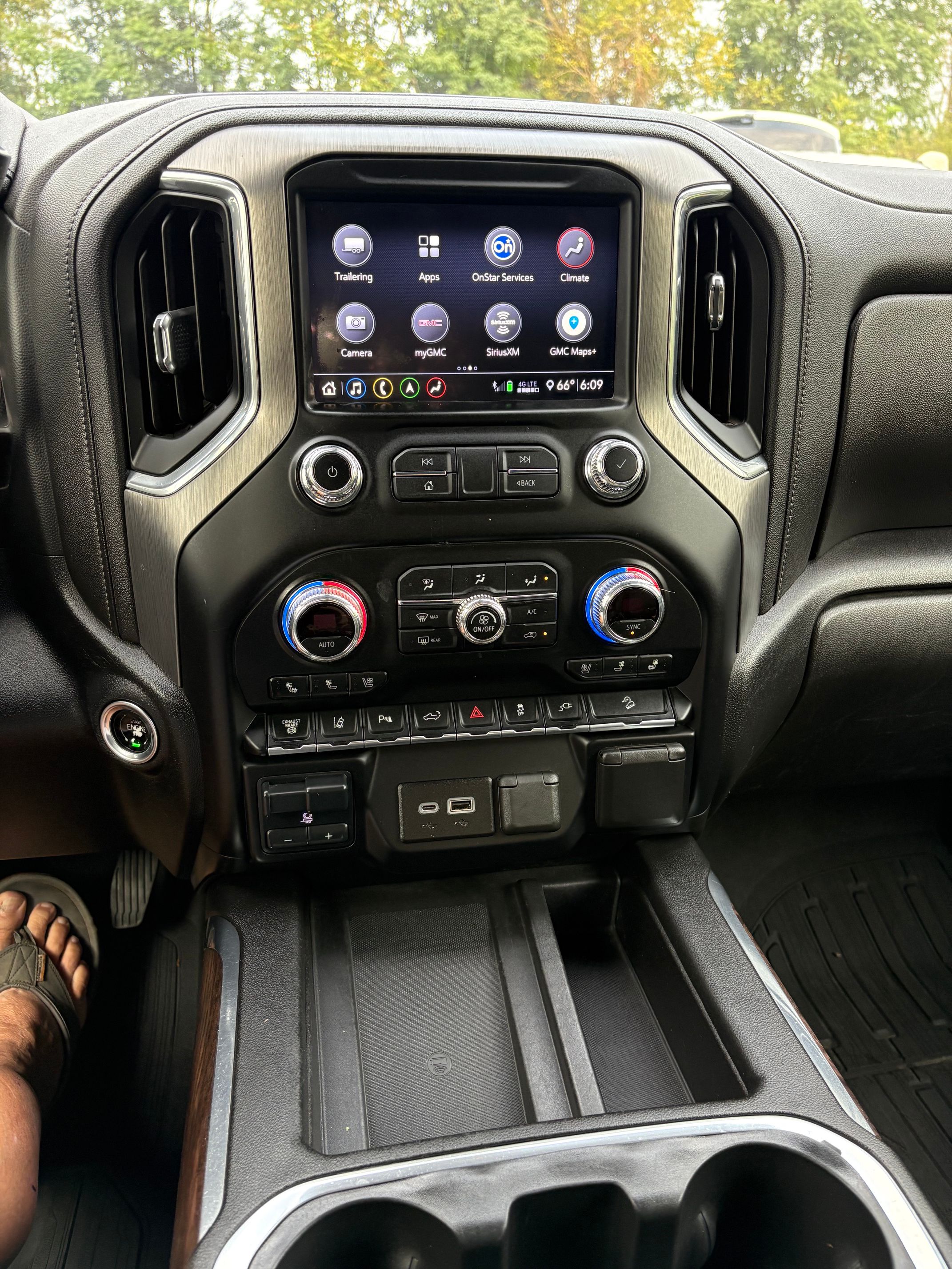 Used 2020 GMC Sierra 2500 Denali w/ Denali Ultimate Package AWD/4WD image 19