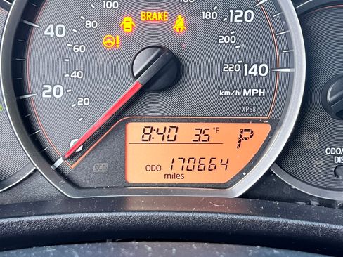 Used 2013 Toyota Yaris L image 5