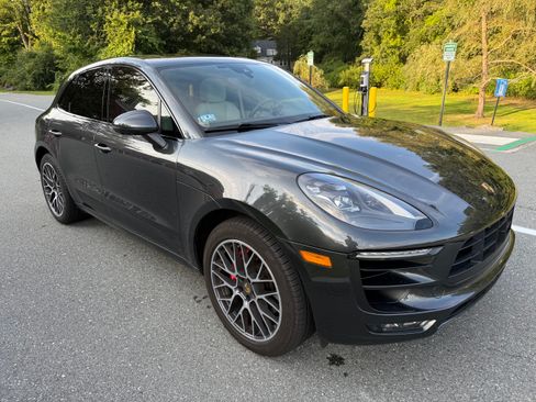 Used 2018 Porsche Macan GTS AWD/4WD image 2