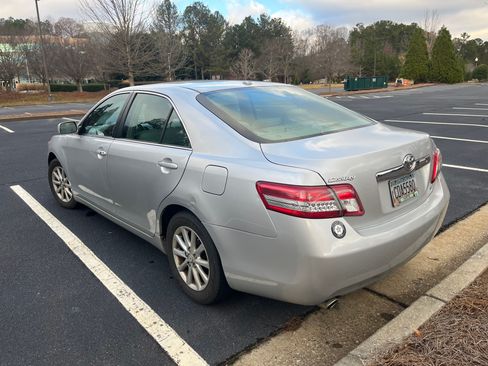 Used 2011 Toyota Camry XLE image 5