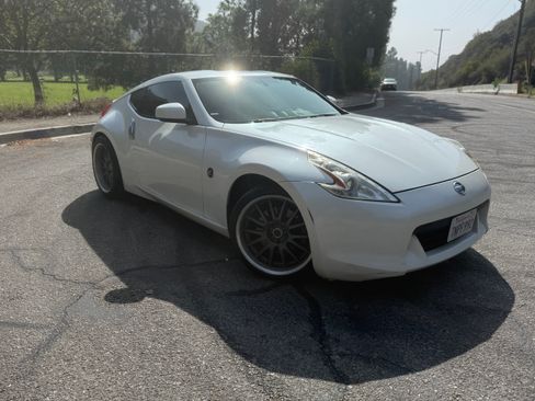 Used 2010 Nissan 370Z Coupe image 6